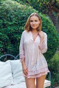 Metartvip- Lounge With Me Metartvip- Lounge With Me
